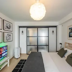 https://creative-duplex-in-brussels-superb-location.brusselshotelsbook.com